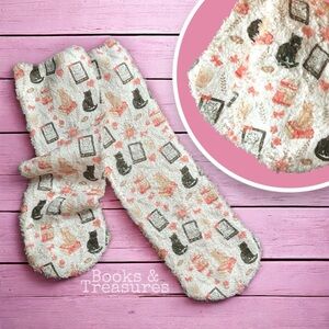 Cozy Valentine’s Day Bookish Fuzzy Socks – Cute Cat & Book Lover Gift Handmade